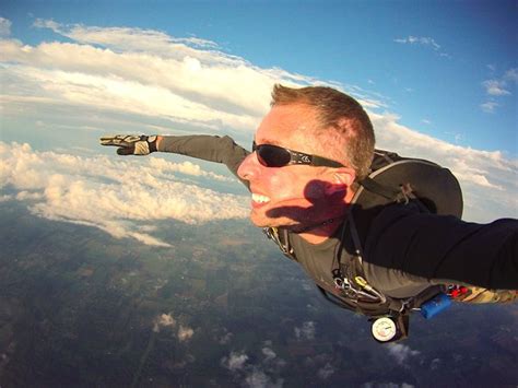 Can You Poop While Skydiving